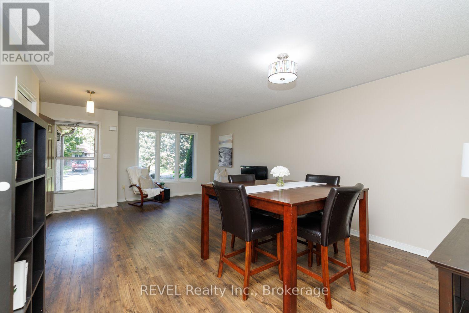 4 Saddler Street, Pelham, Ontario  L3E 0N8 - Photo 6 - X13793424