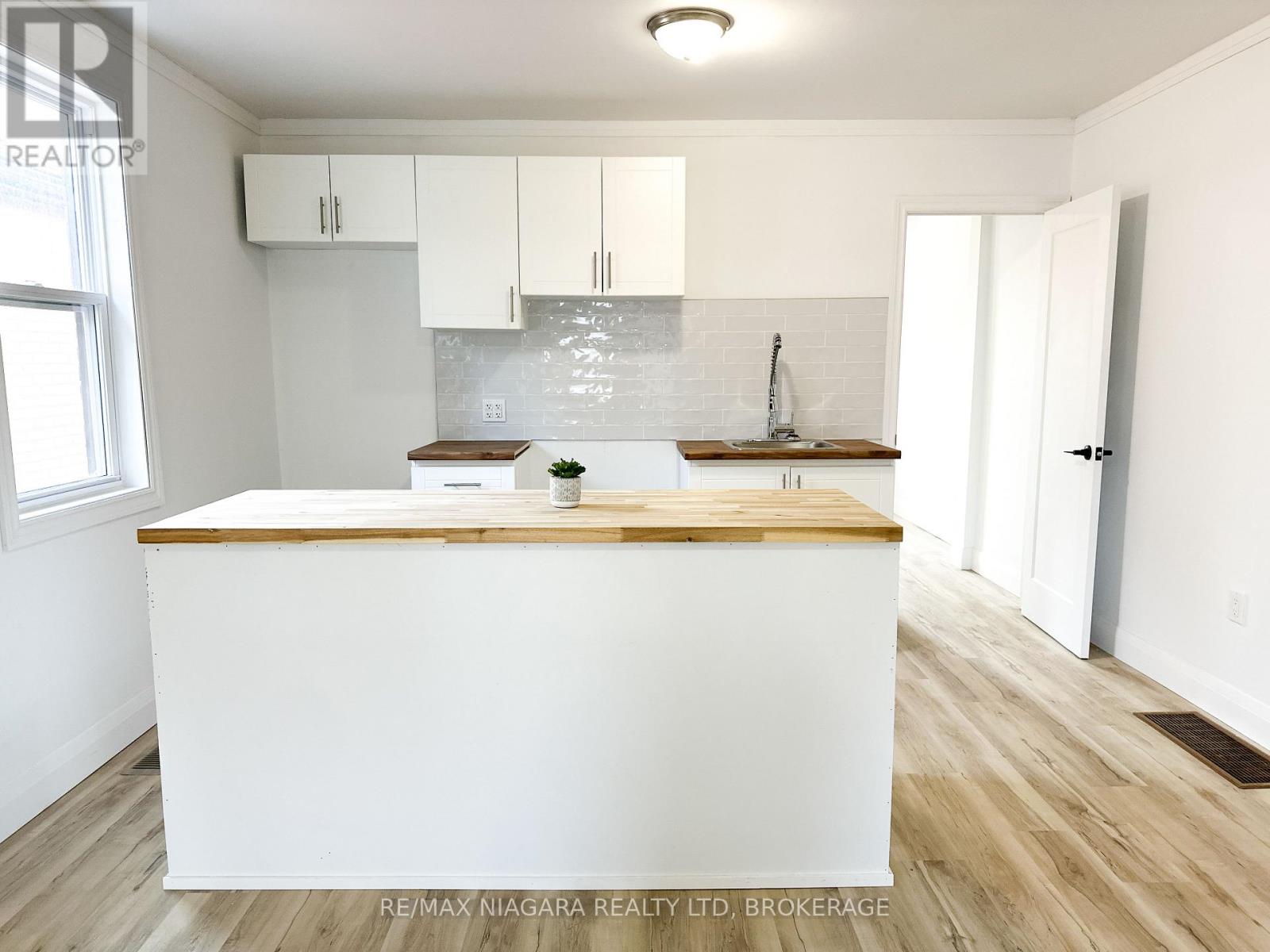 Upper - 233 Pelham Road, St. Catharines, Ontario  L2S 1W8 - Photo 3 - X13794124