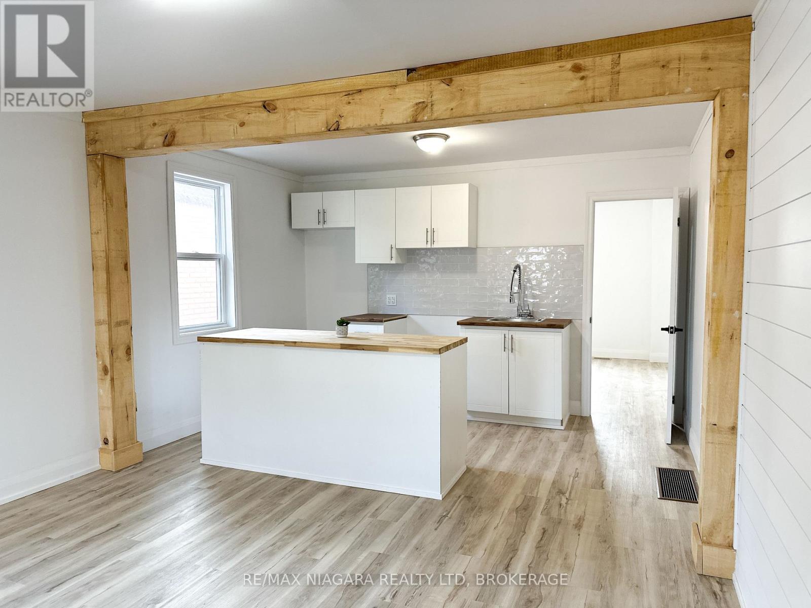 Upper - 233 Pelham Road, St. Catharines, Ontario  L2S 1W8 - Photo 4 - X13794124