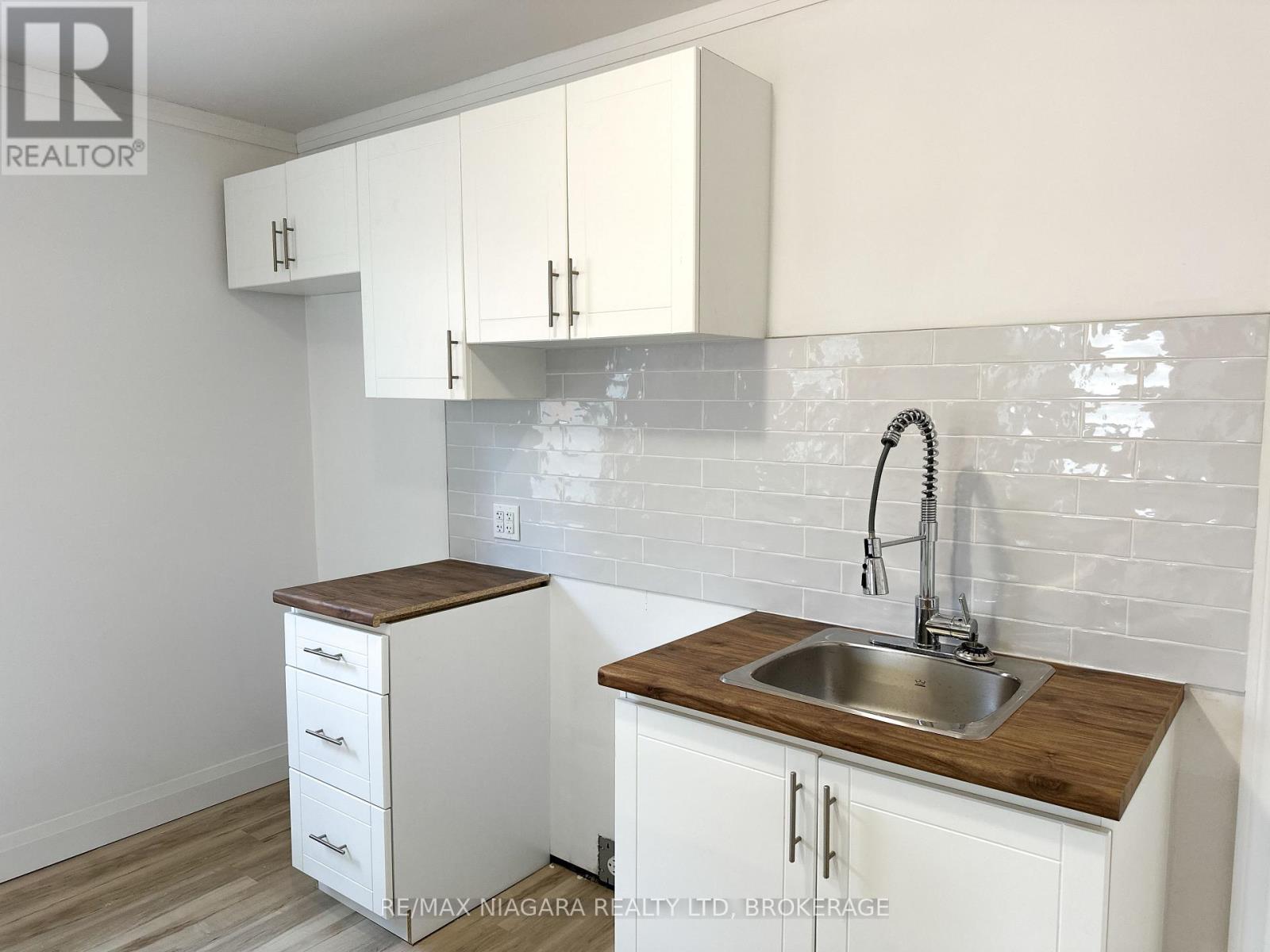Upper - 233 Pelham Road, St. Catharines, Ontario  L2S 1W8 - Photo 5 - X13794124