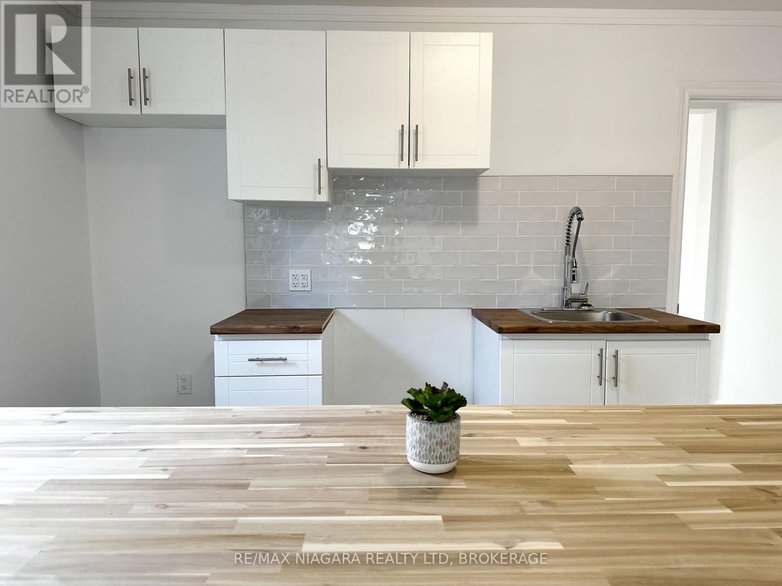 Upper - 233 Pelham Road, St. Catharines, Ontario  L2S 1W8 - Photo 6 - X13794124