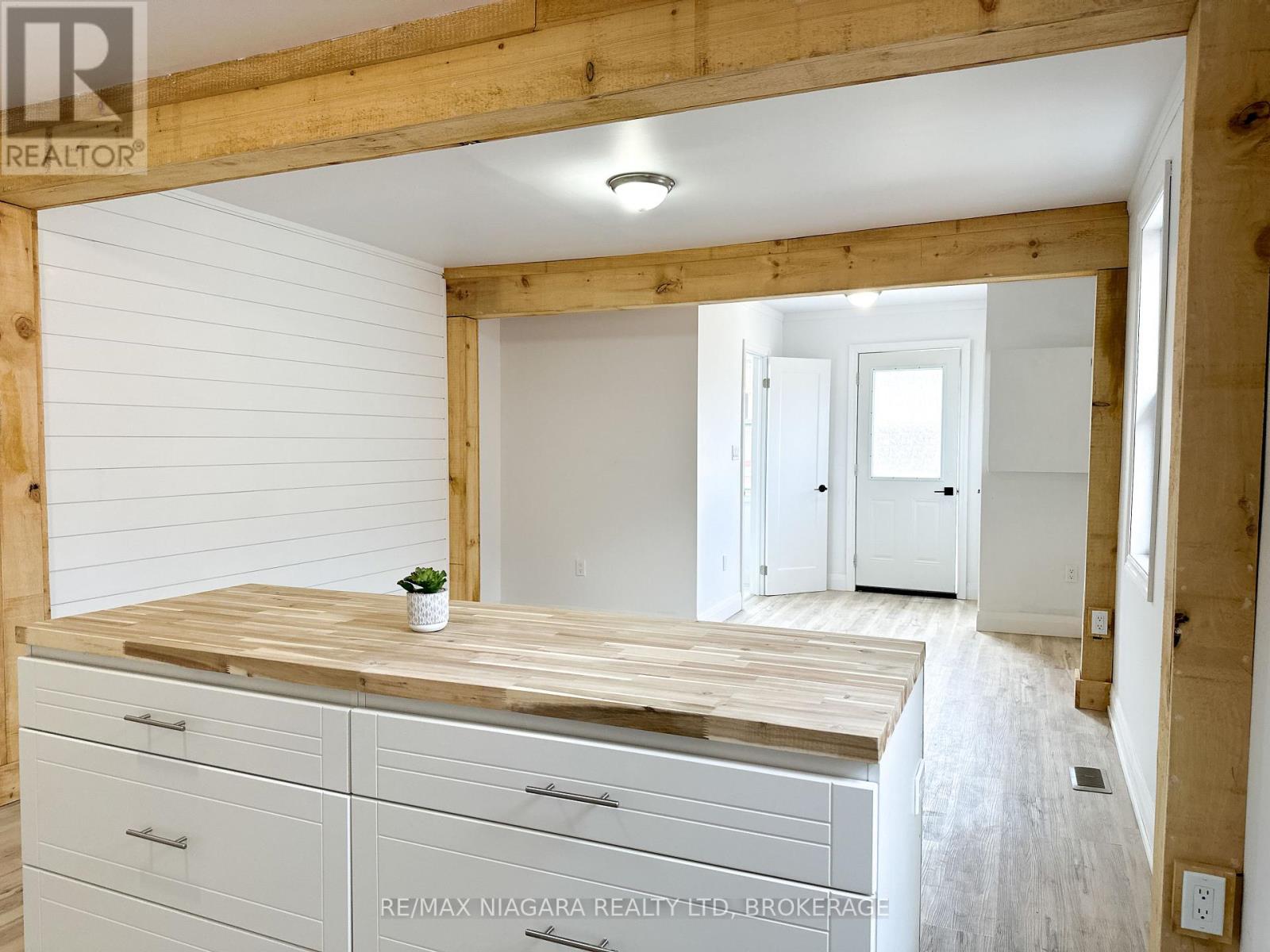 Upper - 233 Pelham Road, St. Catharines, Ontario  L2S 1W8 - Photo 7 - X13794124