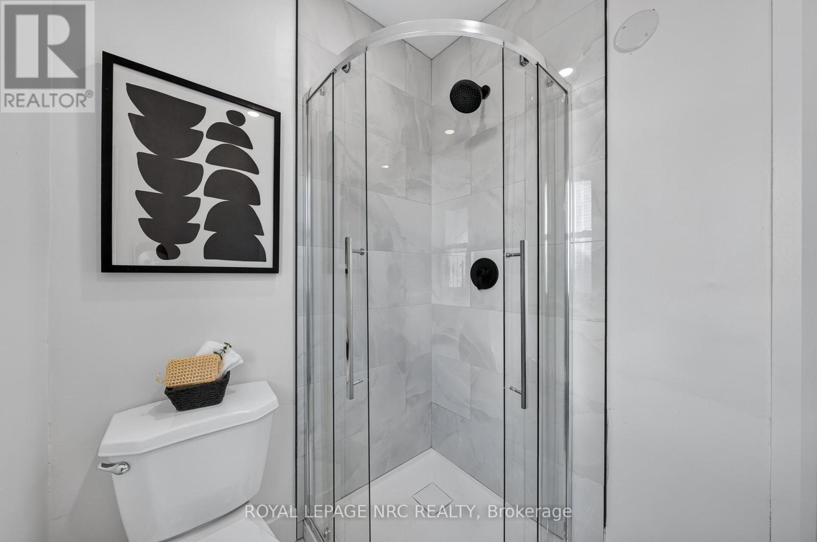 12 Admiral Road, St. Catharines, Ontario  L2P 1G5 - Photo 28 - X13794458