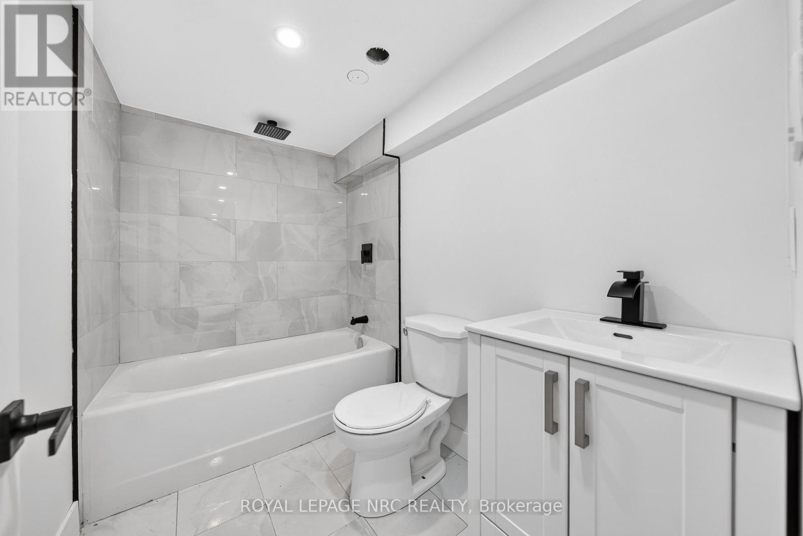 12 Admiral Road, St. Catharines, Ontario  L2P 1G5 - Photo 36 - X13794458