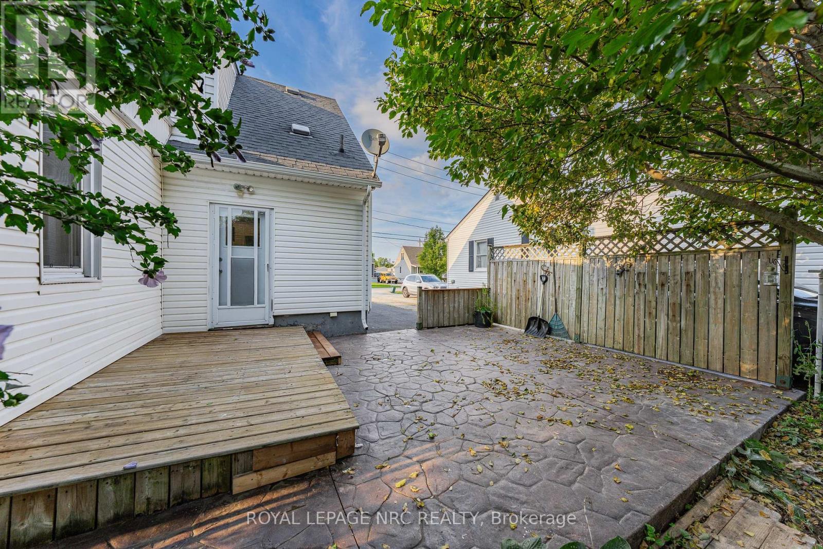 12 Admiral Road, St. Catharines, Ontario  L2P 1G5 - Photo 37 - X13794458