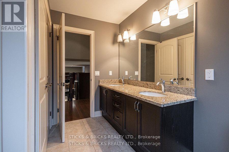 6415 Christopher Crescent, Niagara Falls, Ontario  L2H 0B3 - Photo 19 - X13798184