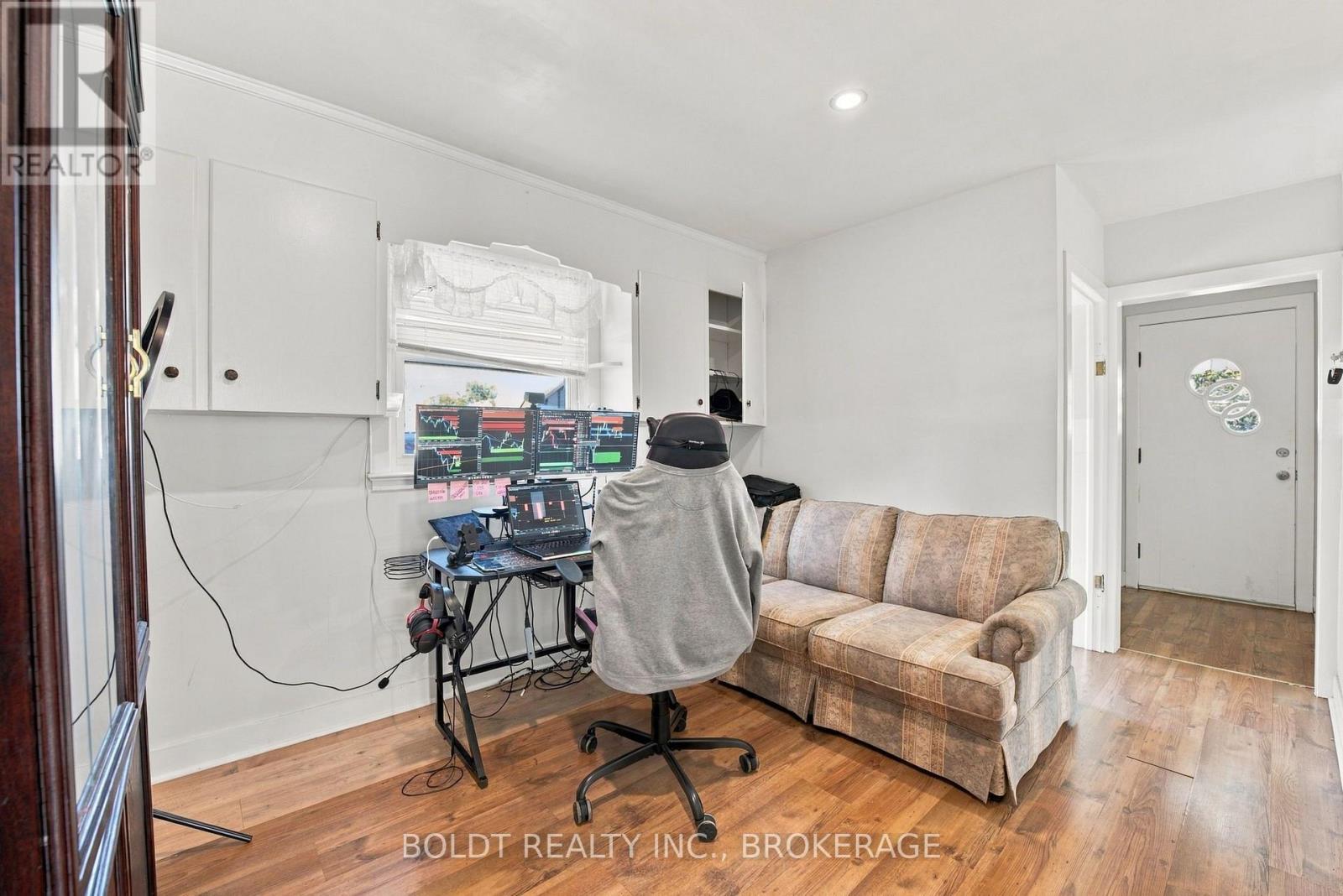 Upper - 403 Grantham Avenue, St. Catharines, Ontario  L2M 5B3 - Photo 14 - X13798214