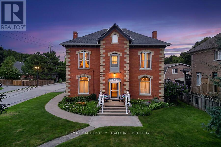 91 MAIN STREET E, Grimsby, Ontario