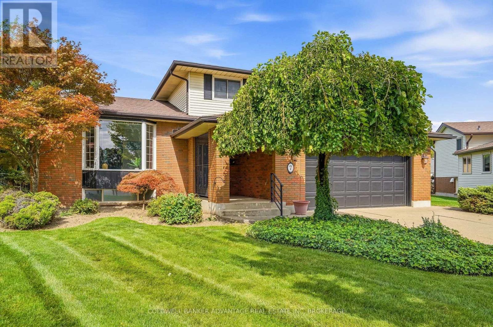 7 Lee Crescent, Thorold, Ontario  L2V 4G9 - Photo 3 - X13799736