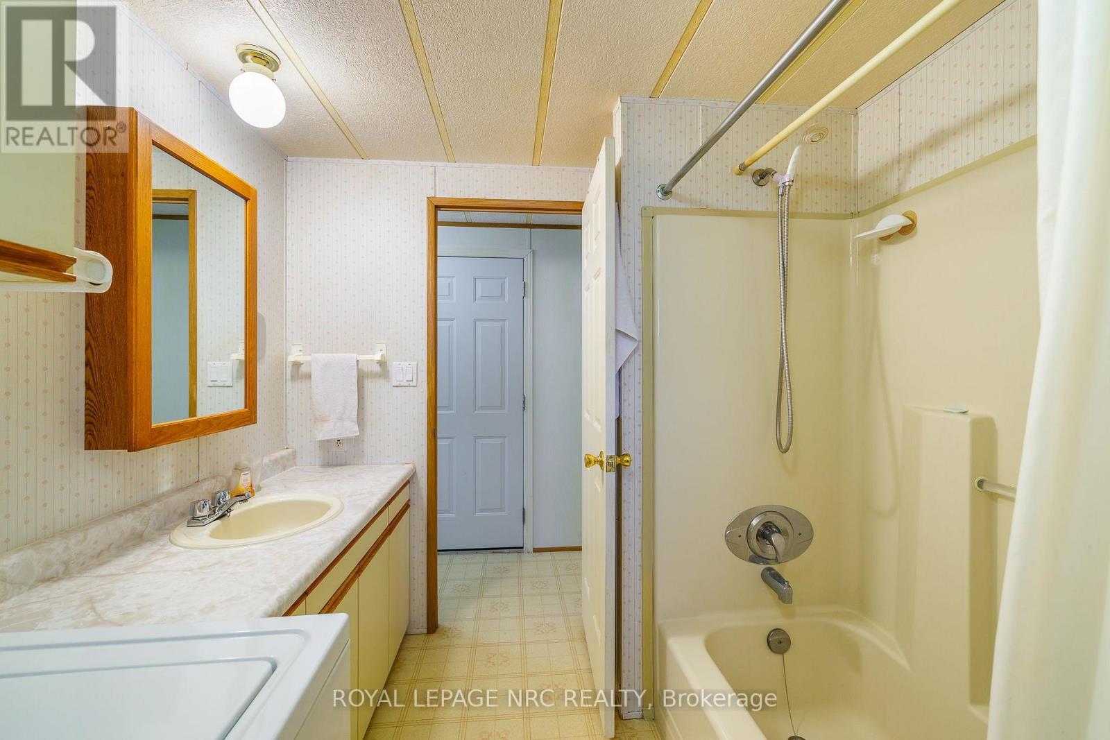 101 - 241 St. Paul Street W, St. Catharines, Ontario  L2S 2E5 - Photo 10 - X13800360