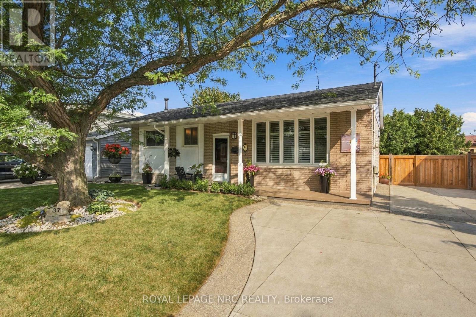 37 Viking Drive, Grimsby, Ontario  L3M 3V2 - Photo 2 - X13800778