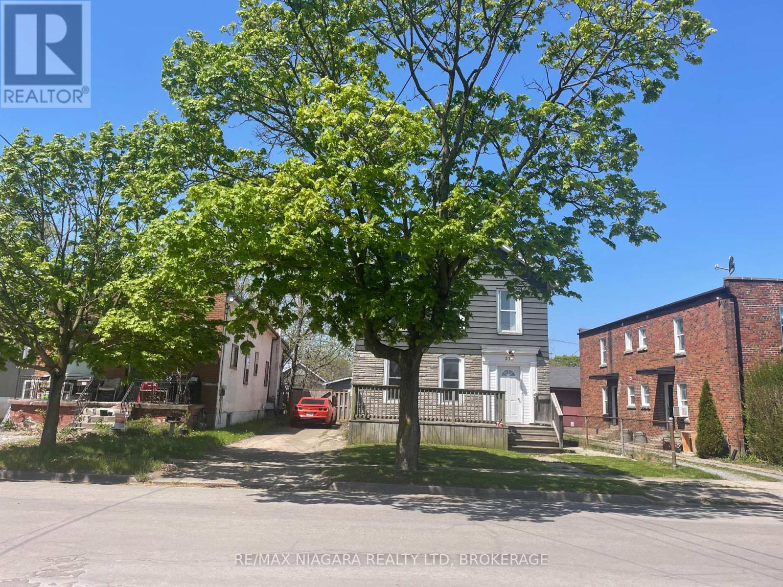 UPPER - 215 MCALPINE AVENUE S, Welland, Ontario
