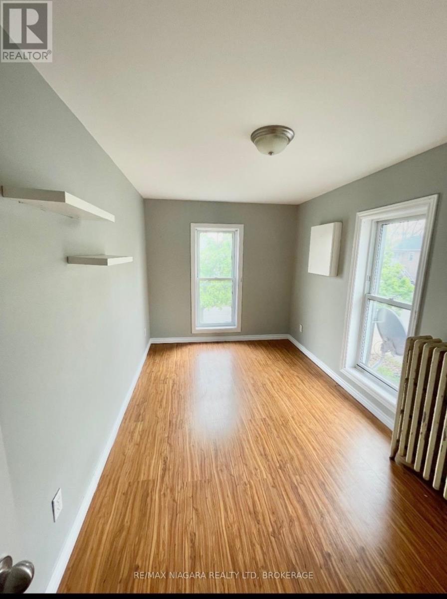 Upper - 215 Mcalpine Avenue S, Welland, Ontario  L3B 1T8 - Photo 10 - X13805224