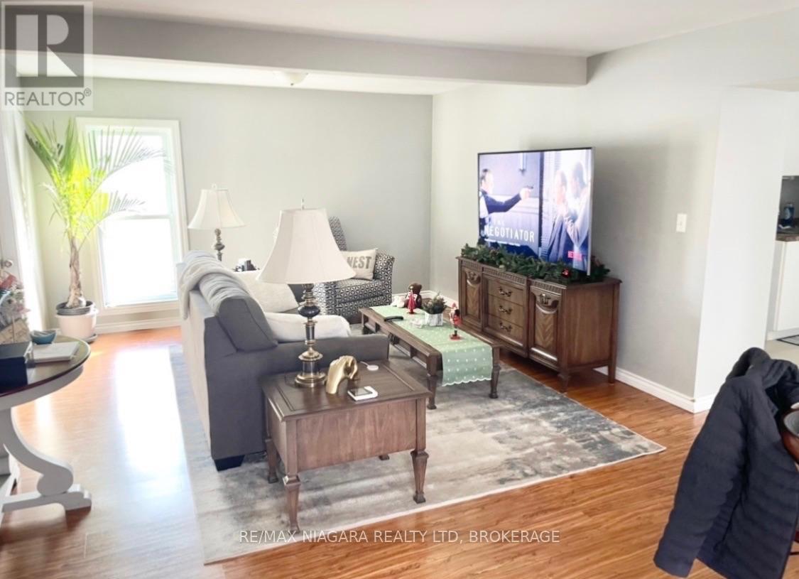 Upper - 215 Mcalpine Avenue S, Welland, Ontario  L3B 1T8 - Photo 3 - X13805224