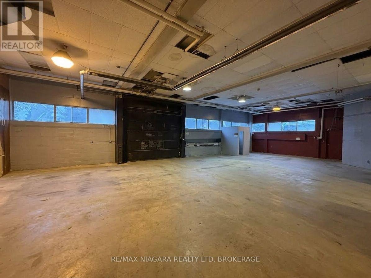 4700 Epworth Circle, Niagara Falls, Ontario  L2E 1C6 - Photo 2 - X13805582
