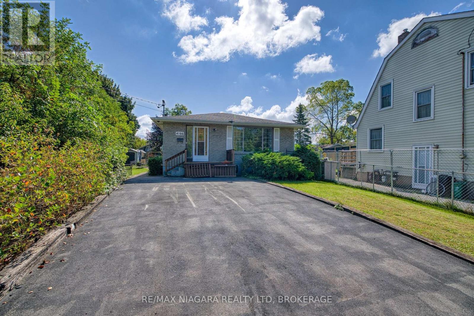 4166 Chippawa Parkway, Niagara Falls, Ontario  L2G 6E5 - Photo 2 - X13806564