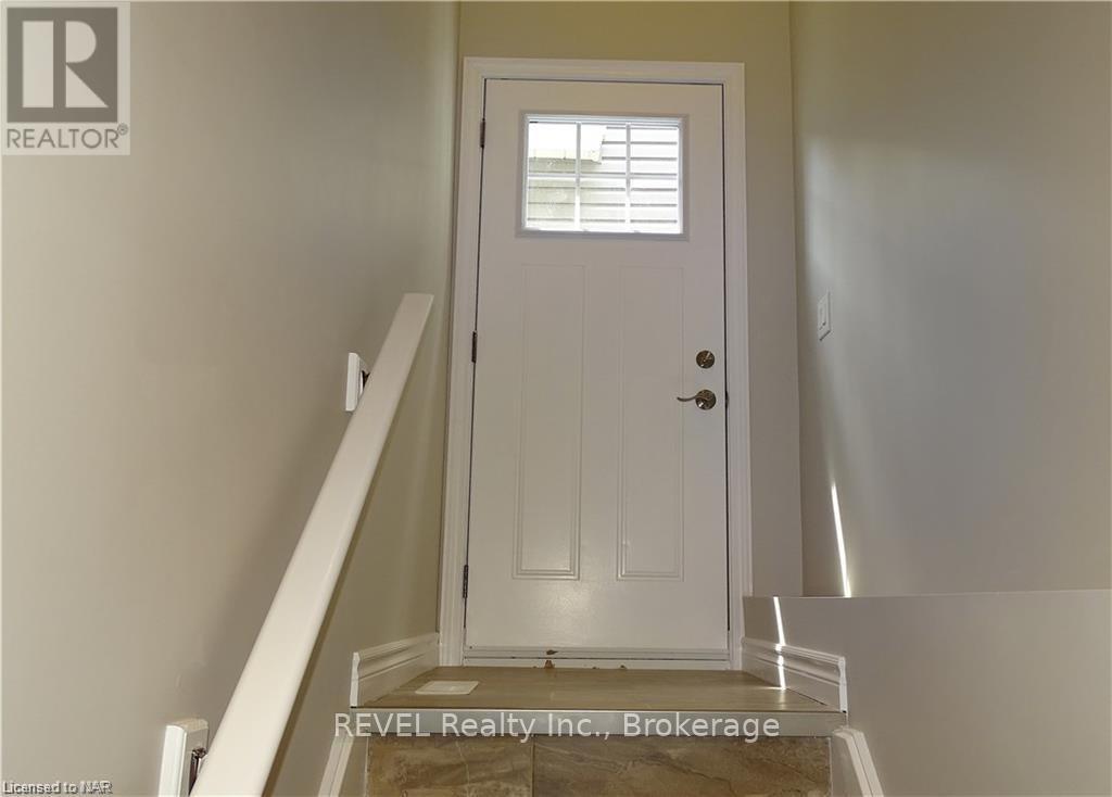 438 Mcalpine Avenue N, Welland, Ontario  L3B 1T3 - Photo 2 - X13806590
