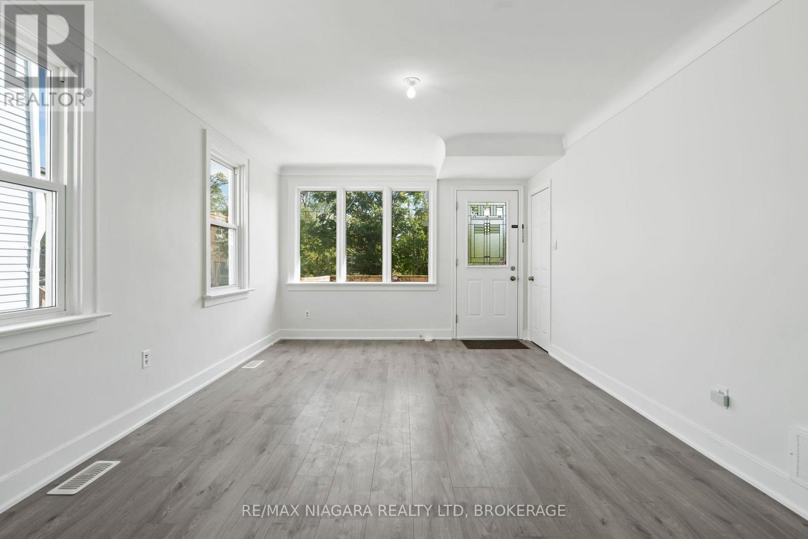 (Main Level) - 9 Prince Street, St. Catharines, Ontario  L2R 3X6 - Photo 2 - X13806942