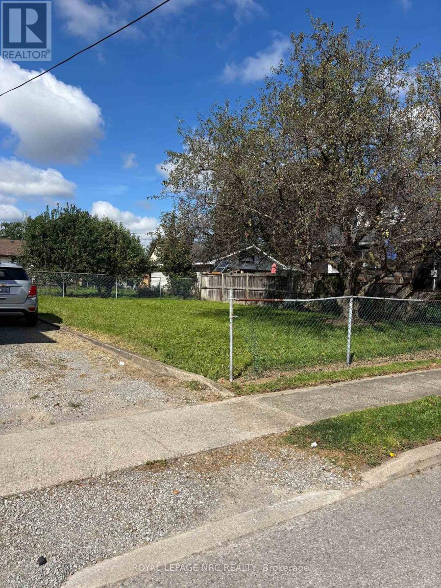 37 Battle Street, Thorold, Ontario  L2V 3W4 - Photo 2 - X13808298