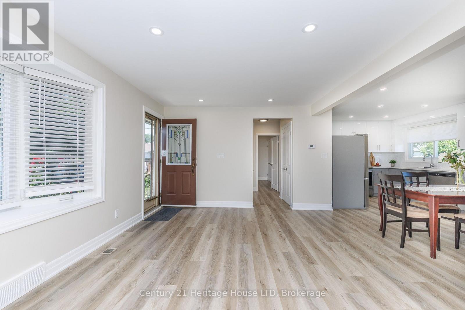 Upper - 37 Coronation Boulevard, St. Catharines, Ontario  L2S 2V2 - Photo 4 - X13808496