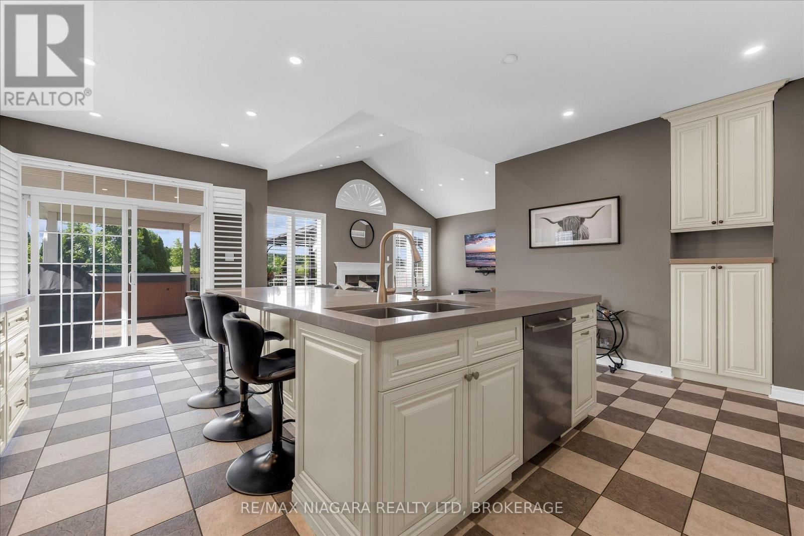 404 Wright Crescent, Niagara-On-The-Lake, Ontario  L0S 1J0 - Photo 13 - X13810910
