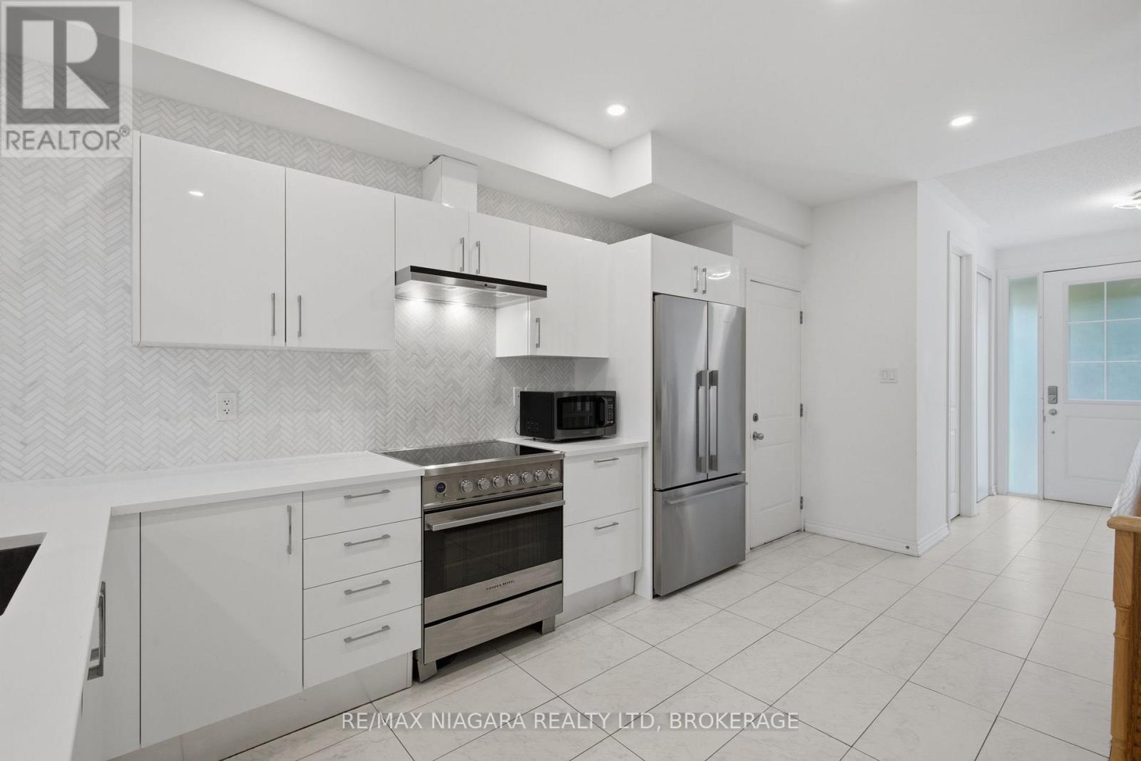 12 George Manor, Niagara-On-The-Lake, Ontario  L0S 1J0 - Photo 16 - X13811374
