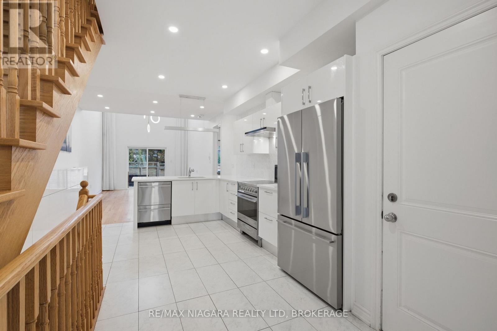 12 George Manor, Niagara-On-The-Lake, Ontario  L0S 1J0 - Photo 5 - X13811374
