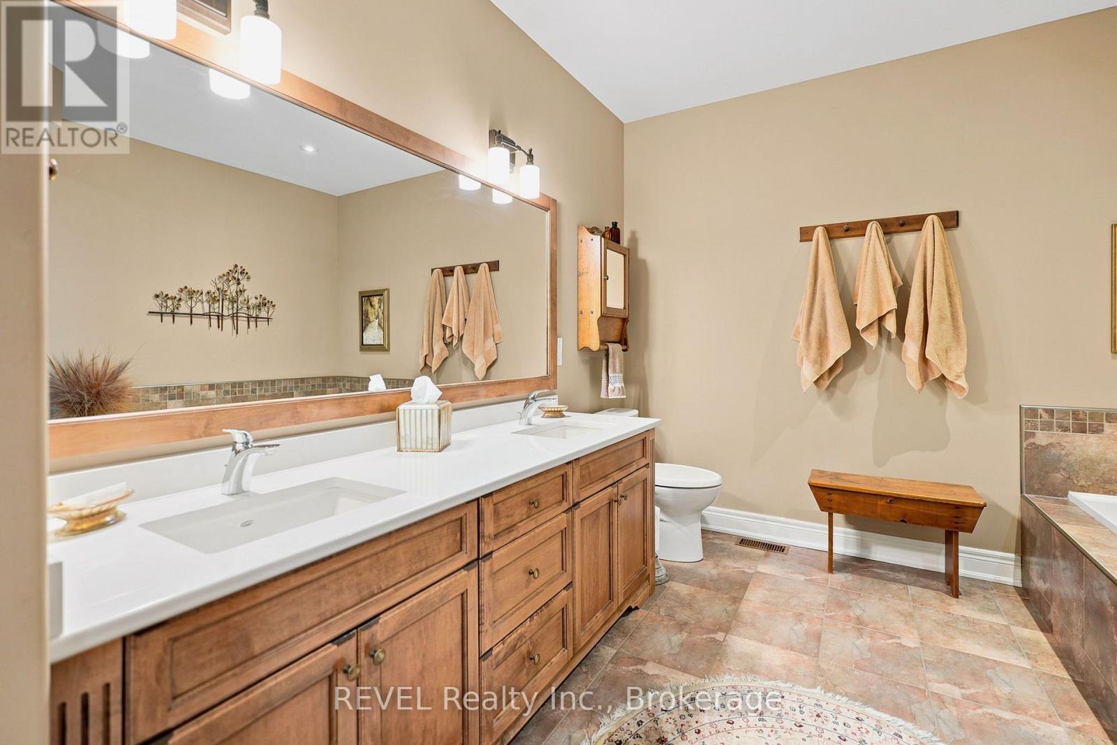 90 Sunrise Court, Fort Erie, Ontario  L0S 1N0 - Photo 21 - X13811800