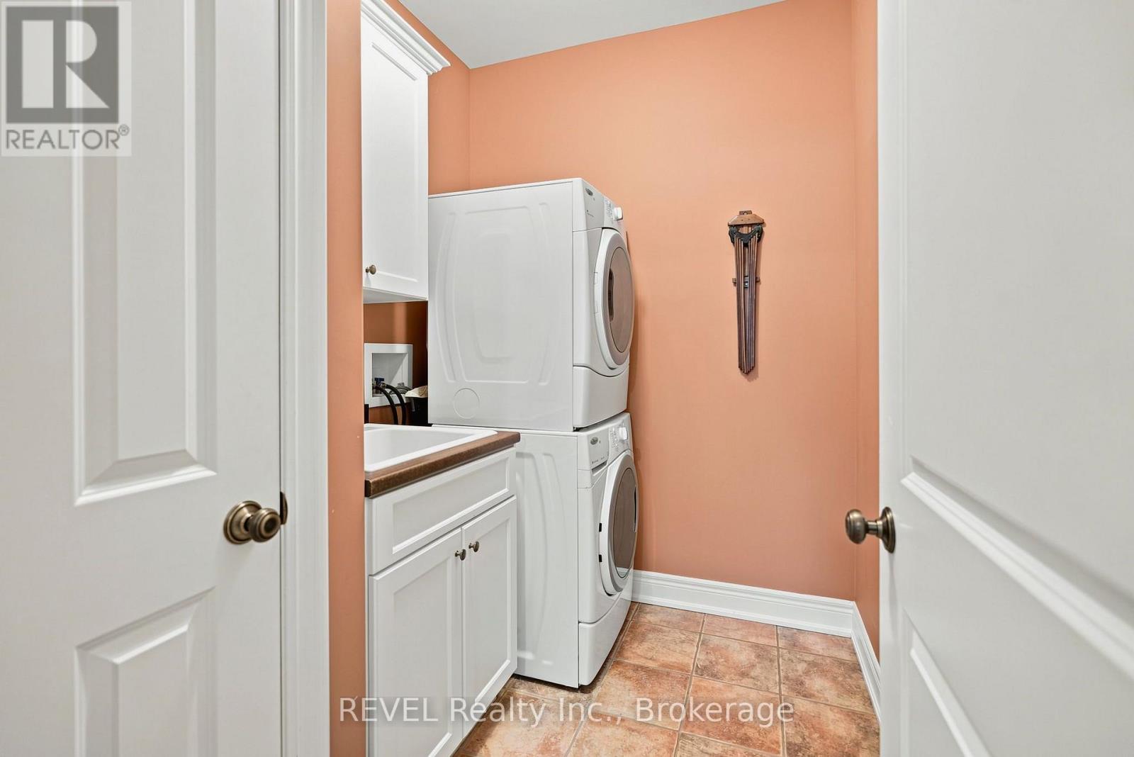 90 Sunrise Court, Fort Erie, Ontario  L0S 1N0 - Photo 26 - X13811800