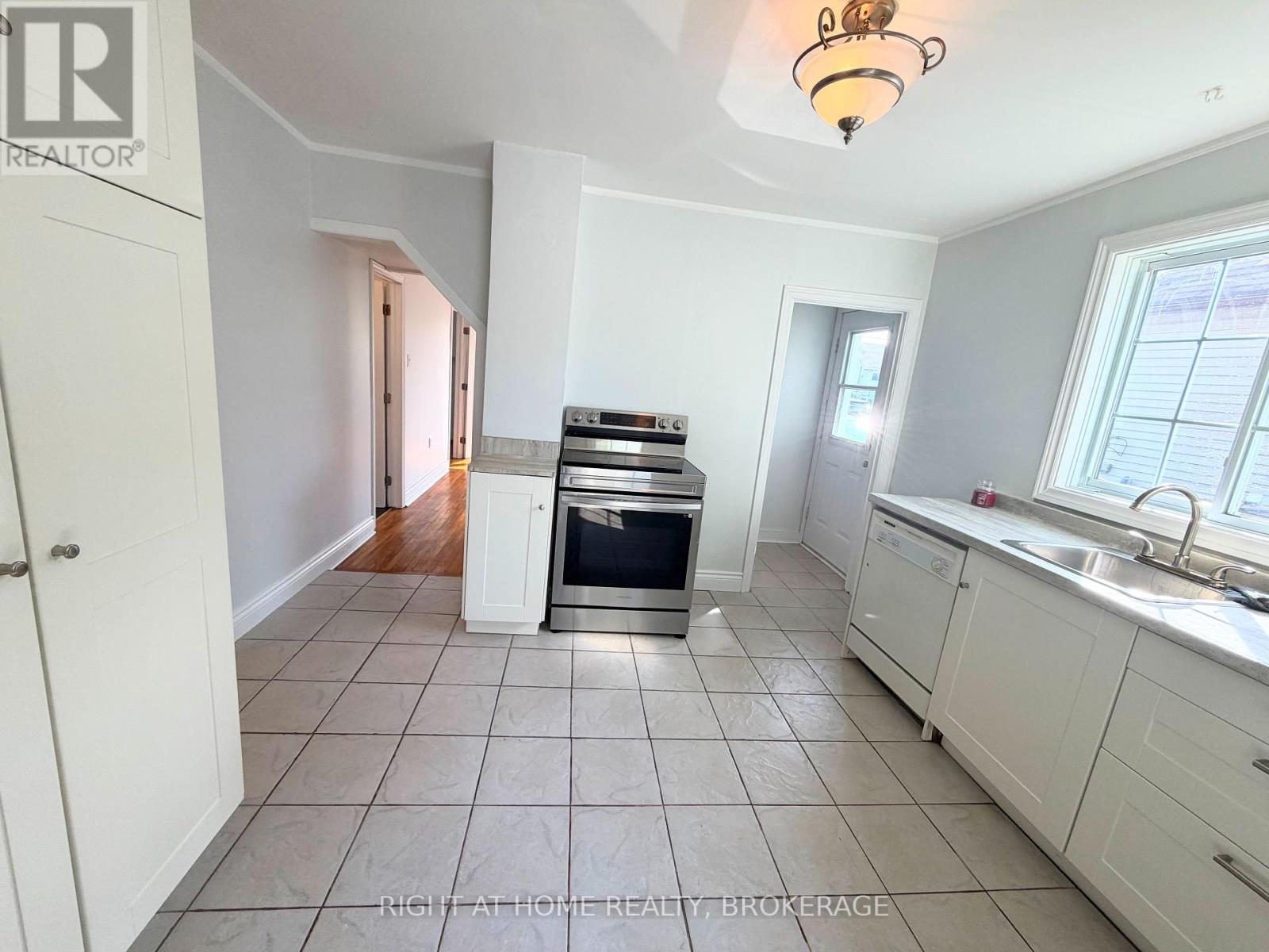 44 Cumming Street, St. Catharines, Ontario  L2S 1H9 - Photo 8 - X13811960