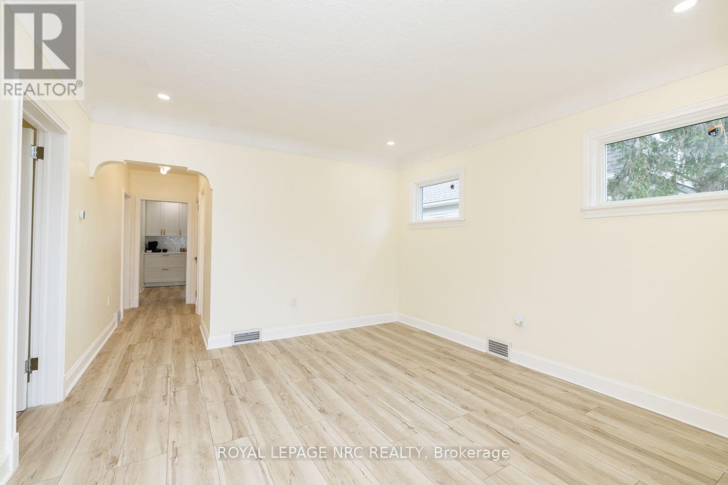 301 Carlton Street, St. Catharines, Ontario  L2N 1C1 - Photo 4 - X13812434