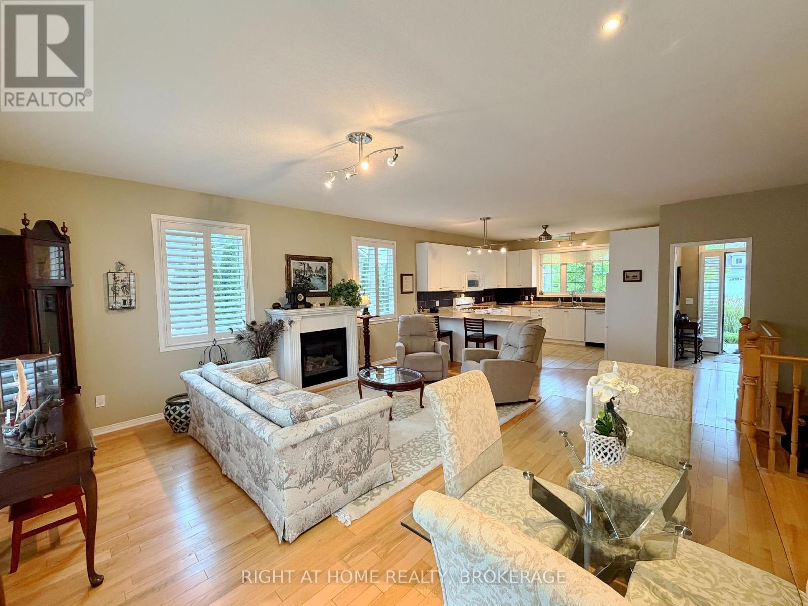 40 Stornoway Crescent N, Huron East, Ontario  N0K 1W0 - Photo 8 - X13812790