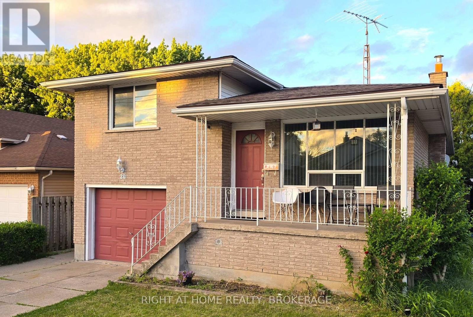 20 Augusta Avenue, St. Catharines, Ontario  L2M 5R2 - Photo 2 - X13814146