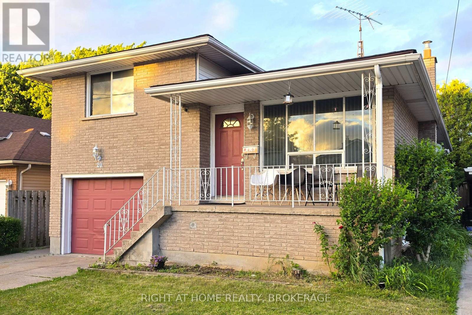 20 Augusta Avenue, St. Catharines, Ontario  L2M 5R2 - Photo 3 - X13814146
