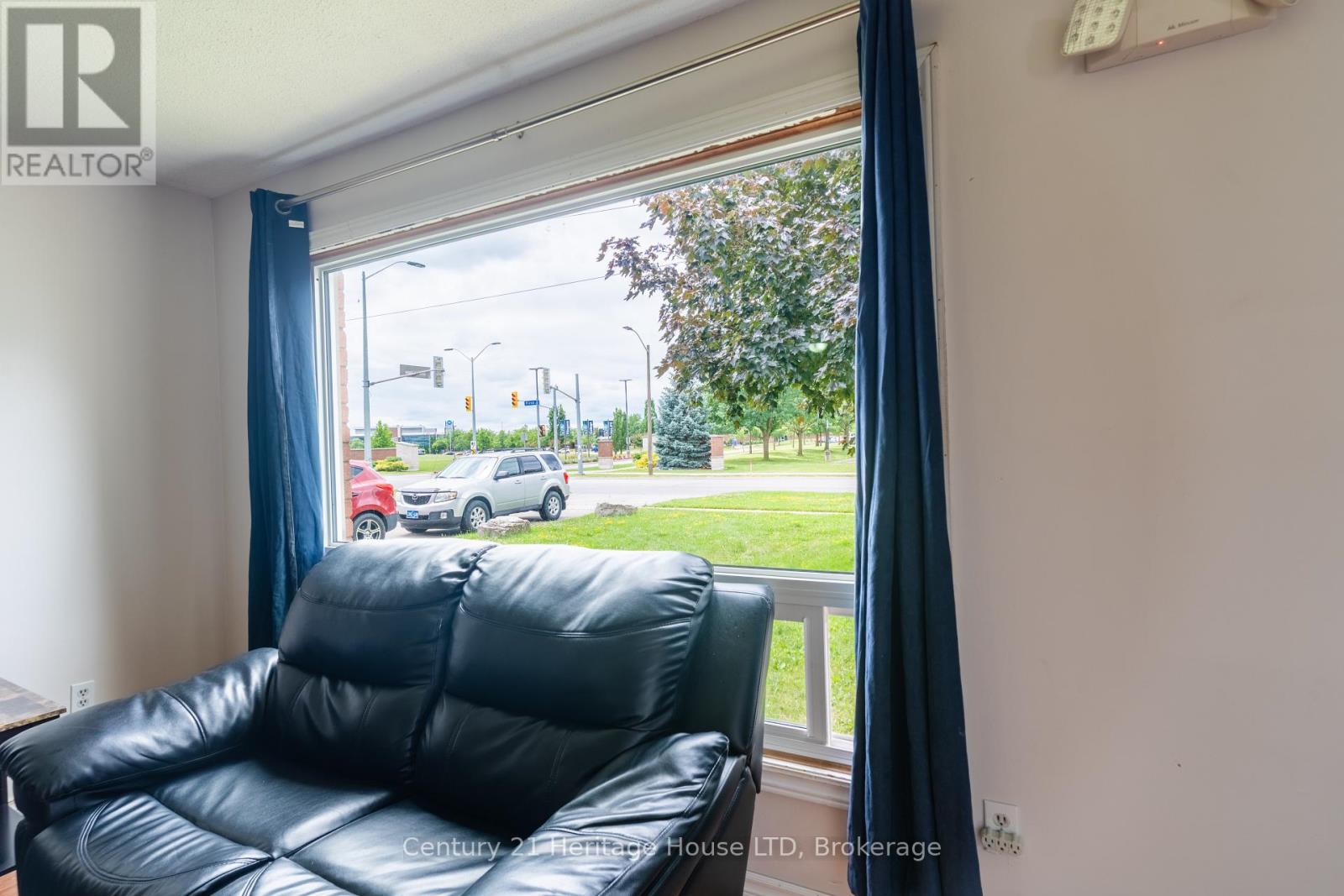 542 First Avenue N, Welland, Ontario  L3C 1Z3 - Photo 2 - X13816742