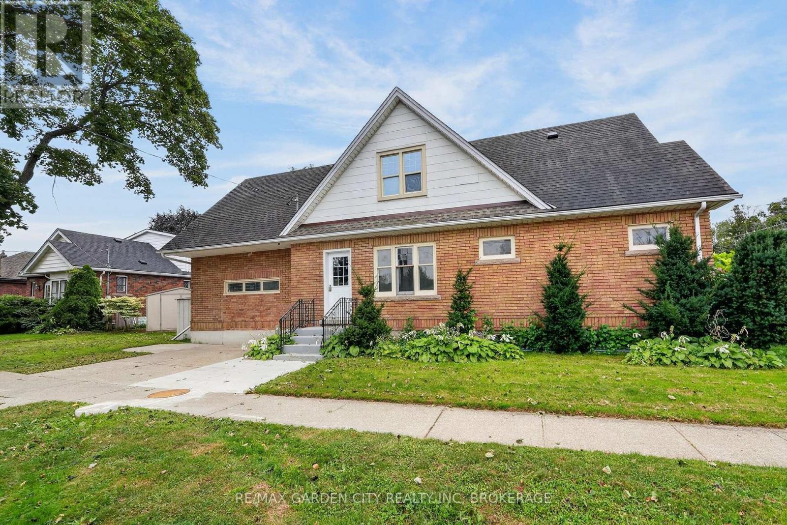 74 Wiley Street, St. Catharines, Ontario  L2R 4G6 - Photo 2 - X13817118