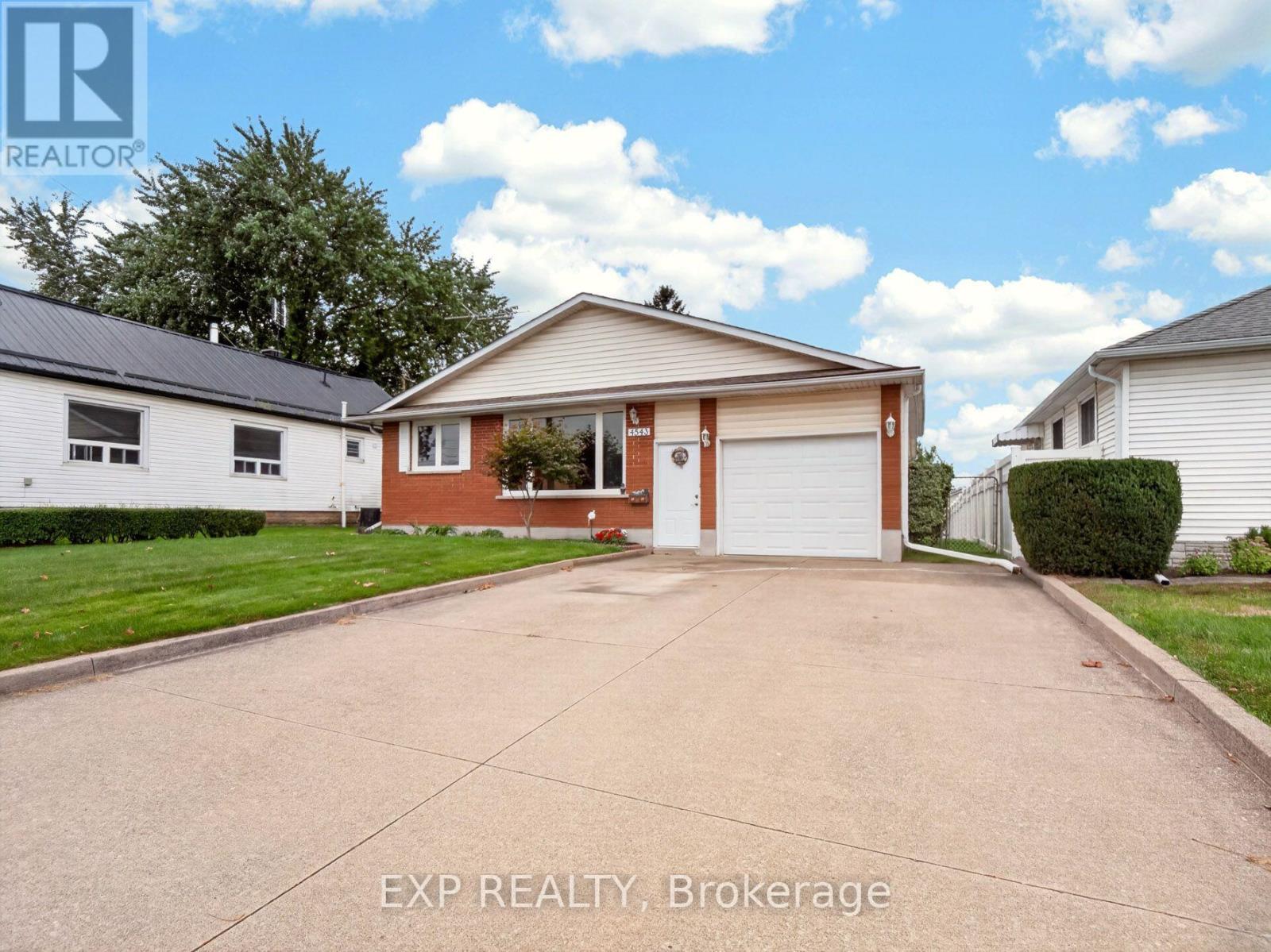 4543 Montrose Road, Niagara Falls, Ontario  L2H 1K1 - Photo 3 - X13817636