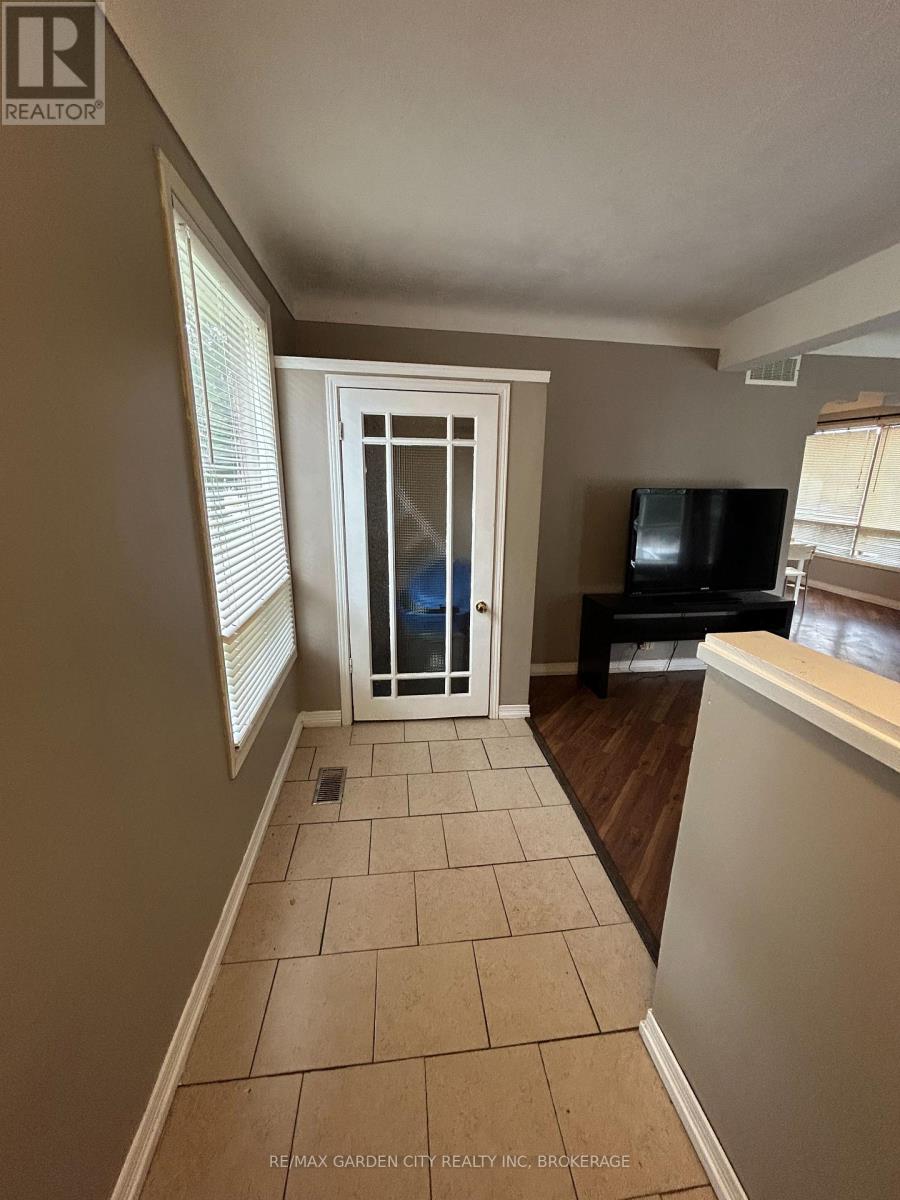 182 York Street, St. Catharines, Ontario  L2R 6G2 - Photo 3 - X13820644
