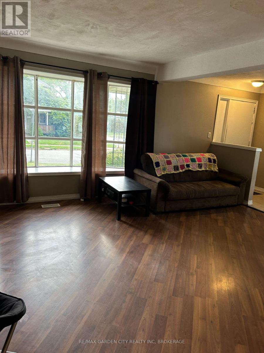 182 York Street, St. Catharines, Ontario  L2R 6G2 - Photo 4 - X13820644