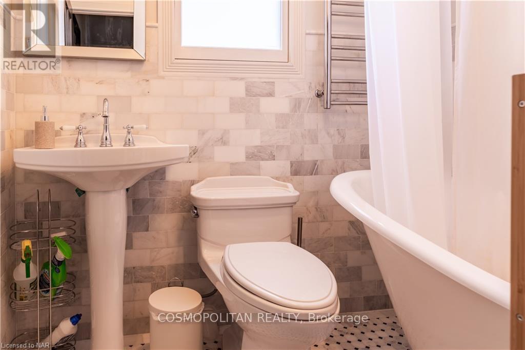 Second Bedroom - 3800 Bridgewater Street, Niagara Falls, Ontario  L2G 6H4 - Photo 6 - X13820846