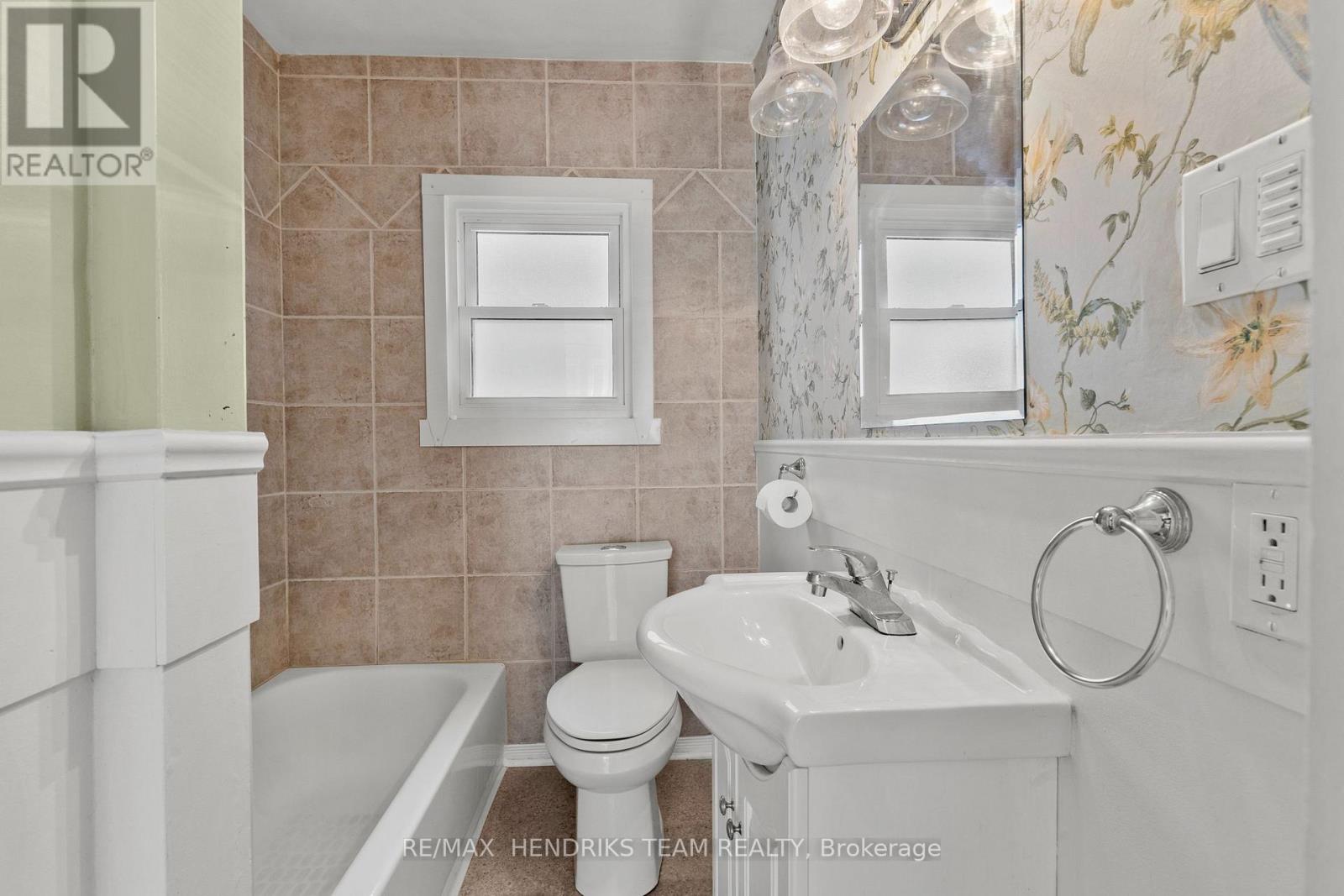 134 1/2 York Street, St. Catharines, Ontario  L2R 6E7 - Photo 18 - X13821064