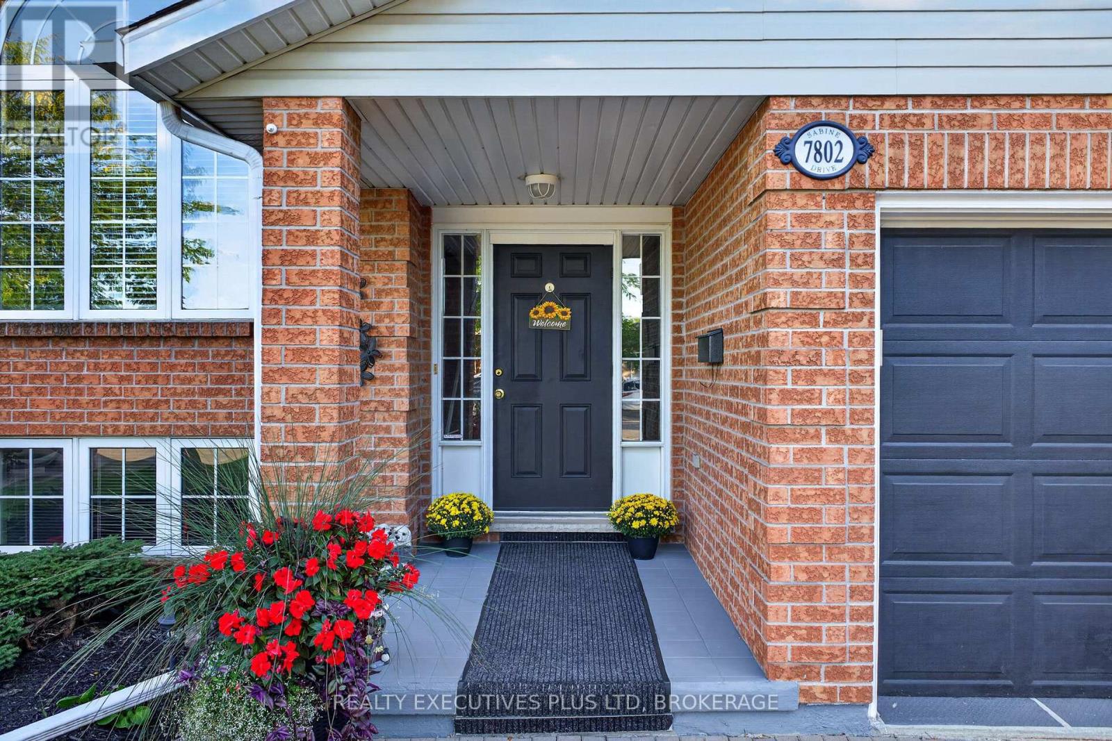 7802 Sabine Drive, Niagara Falls, Ontario  L2H 3E4 - Photo 3 - X13821444