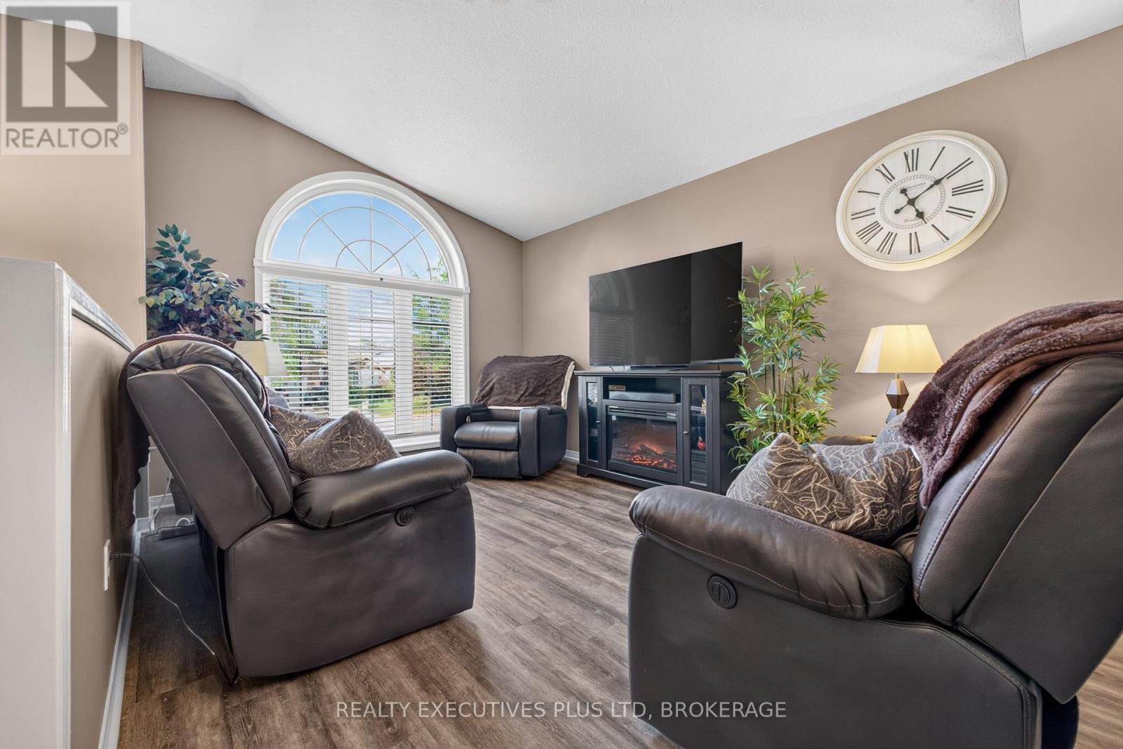 7802 Sabine Drive, Niagara Falls, Ontario  L2H 3E4 - Photo 6 - X13821444