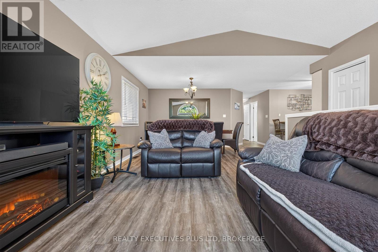 7802 Sabine Drive, Niagara Falls, Ontario  L2H 3E4 - Photo 7 - X13821444