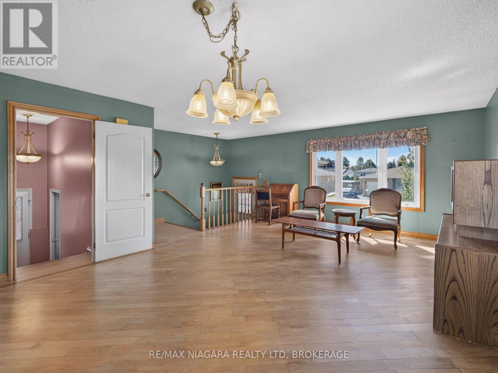 7905 Salisbury Place, Niagara Falls, Ontario  L2H 2W7 - Photo 2 - X13823586