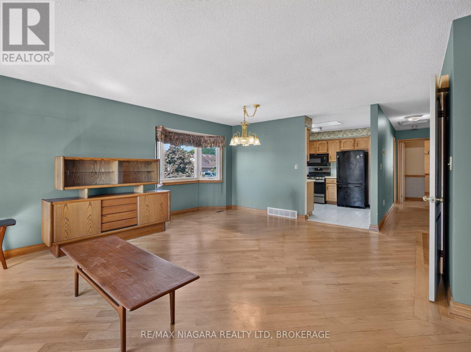 7905 Salisbury Place, Niagara Falls, Ontario  L2H 2W7 - Photo 4 - X13823586