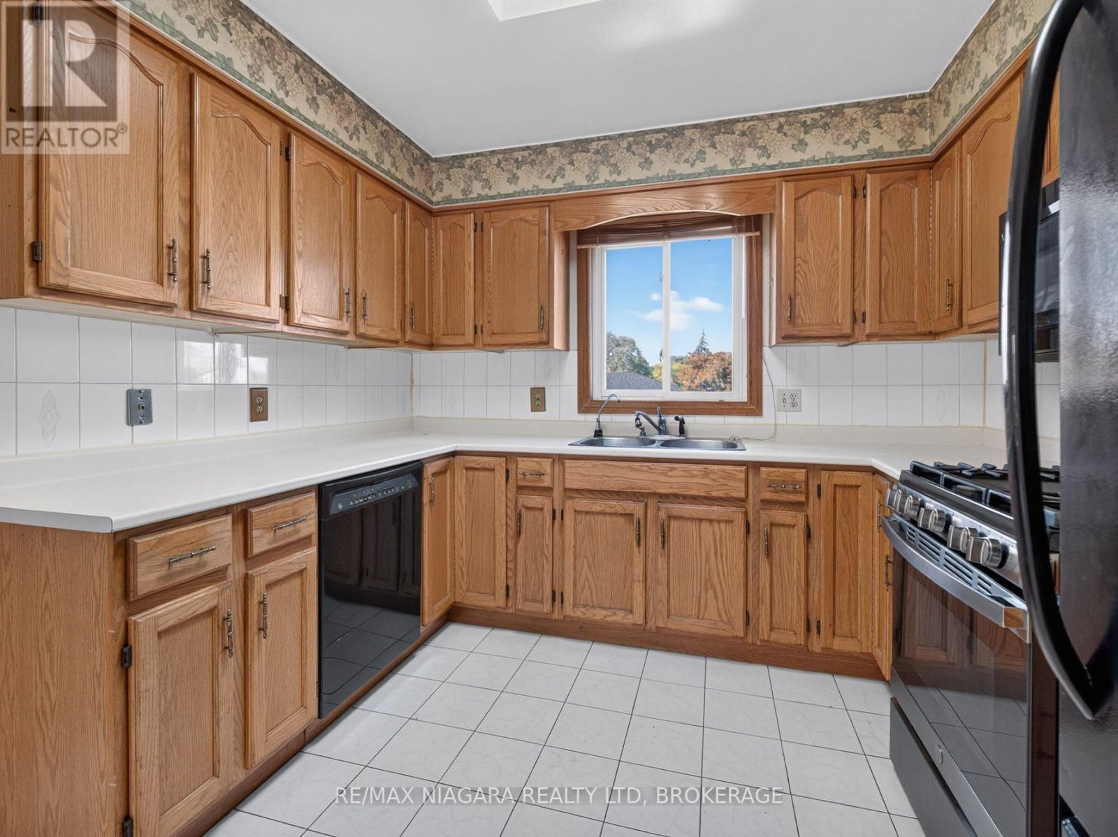 7905 Salisbury Place, Niagara Falls, Ontario  L2H 2W7 - Photo 8 - X13823586