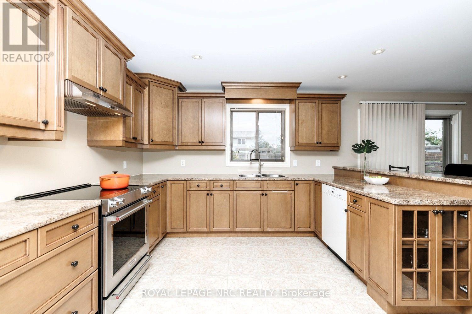 8394 Greenfield Crescent, Niagara Falls, Ontario  L2H 3J8 - Photo 10 - X13825410