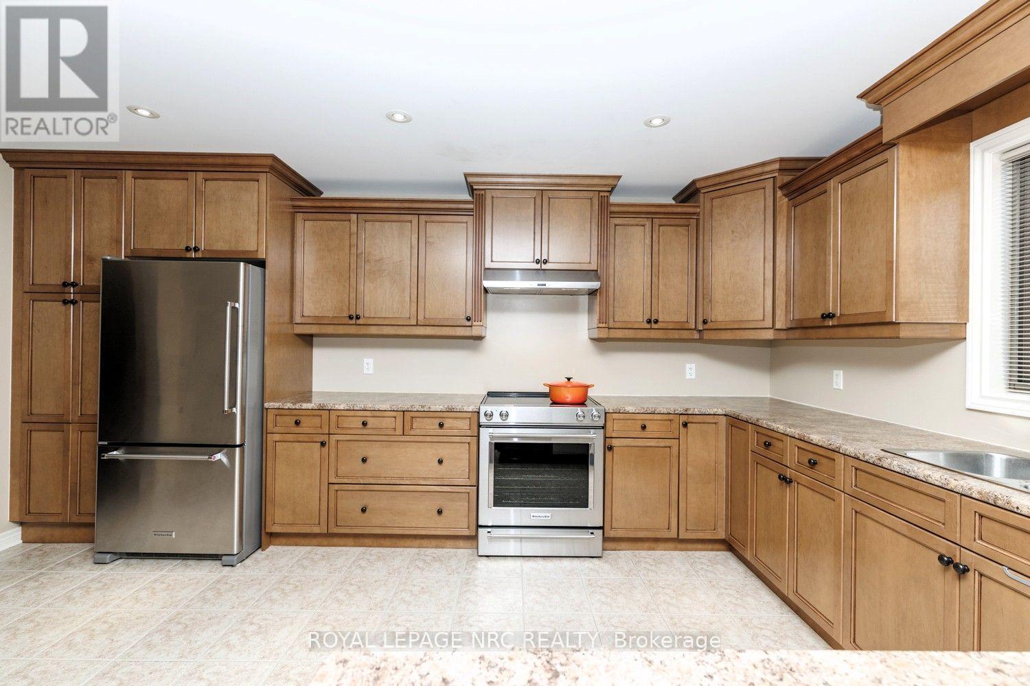 8394 Greenfield Crescent, Niagara Falls, Ontario  L2H 3J8 - Photo 11 - X13825410