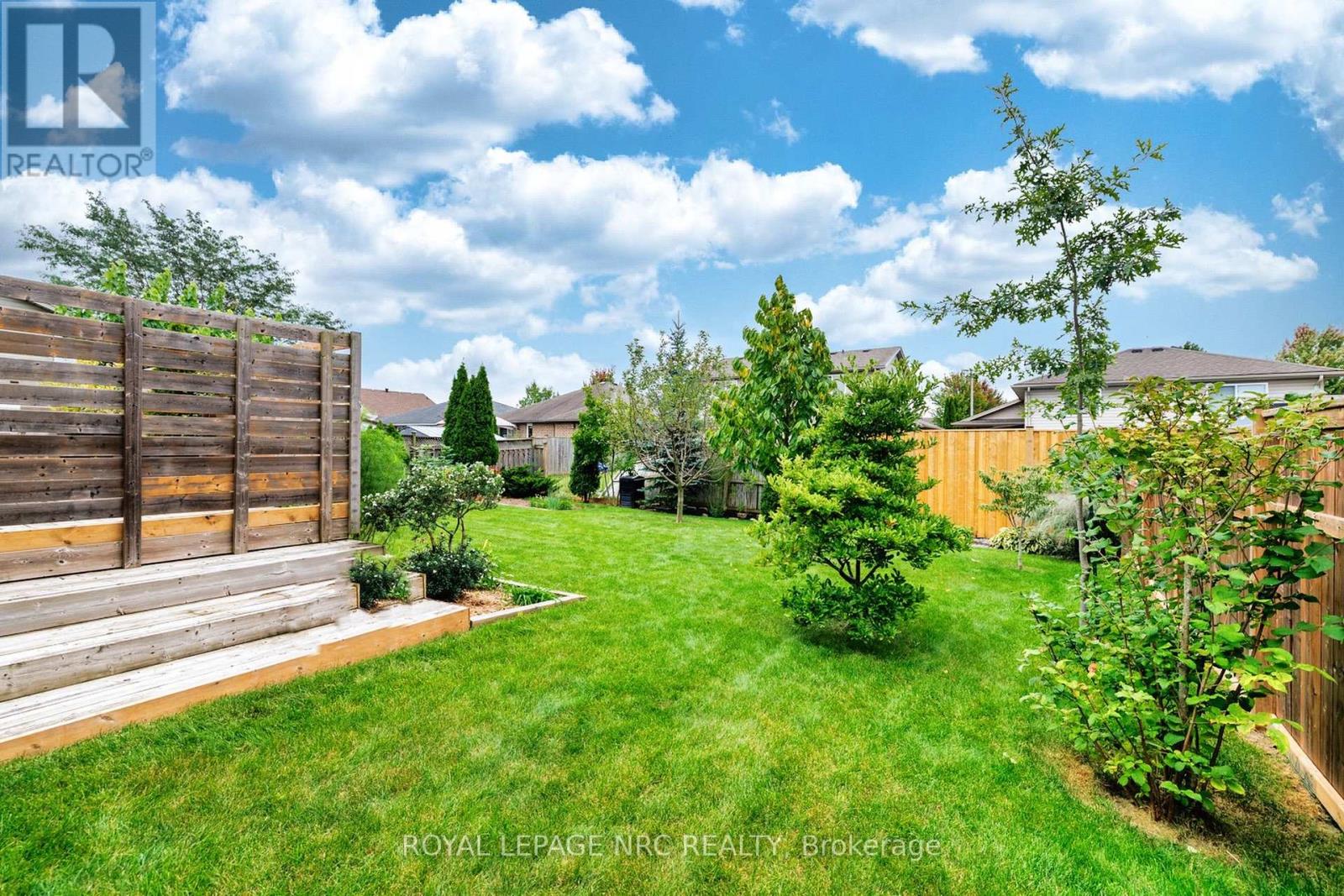 8394 Greenfield Crescent, Niagara Falls, Ontario  L2H 3J8 - Photo 2 - X13825410